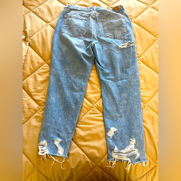 *NEW* American Eagle distressed/ripped jeans. Size US 10 SHORT - Picture 2 of 3